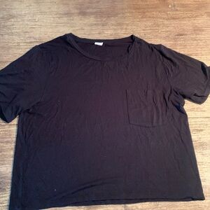 Aritzia medium t shirt crop black